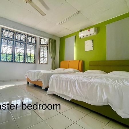 Low Season Promotion! 4B12B Max 19 Pax Party House Ipoh Esterno foto