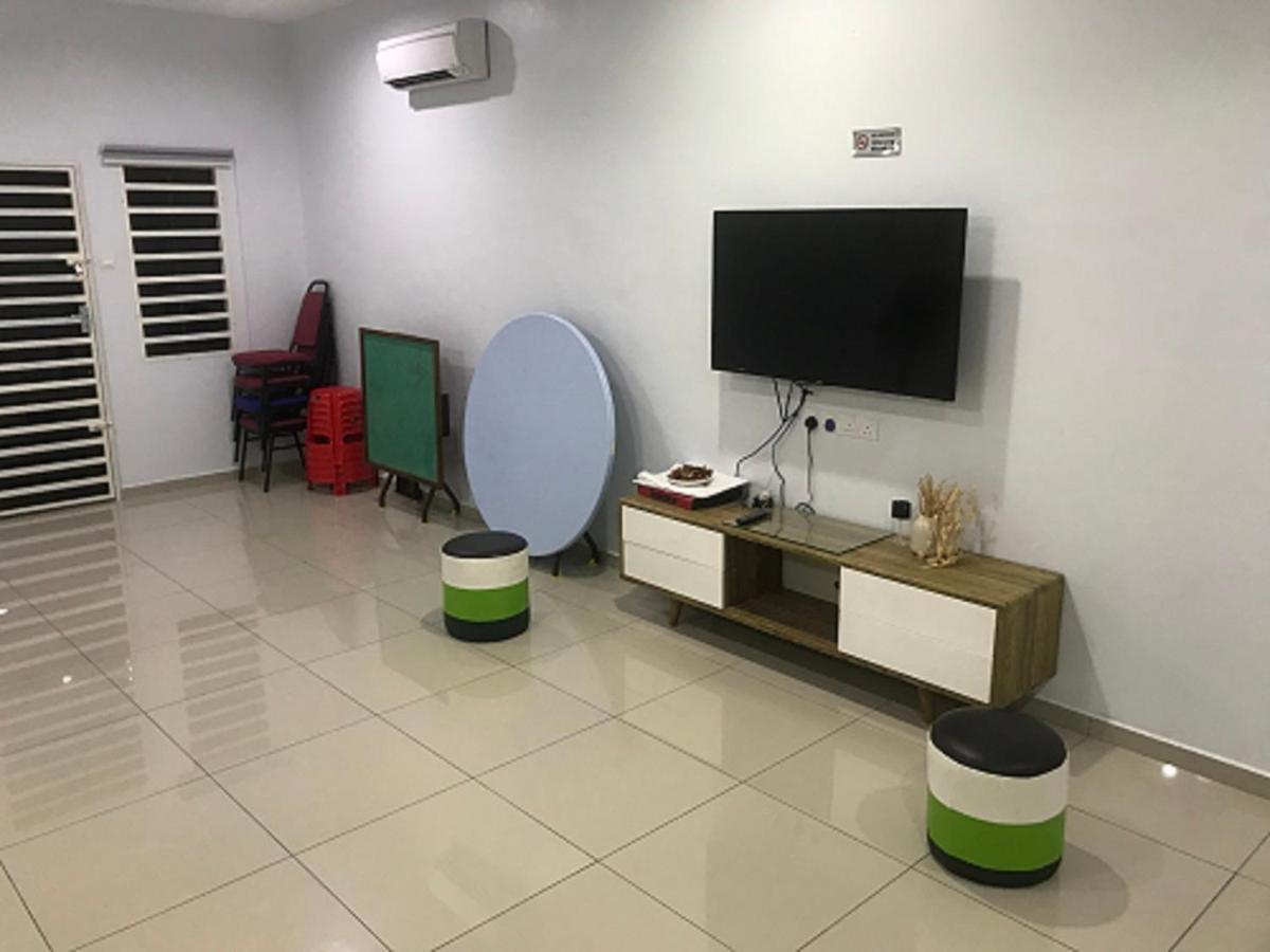 Low Season Promotion! 4B12B Max 19 Pax Party House Ipoh Esterno foto